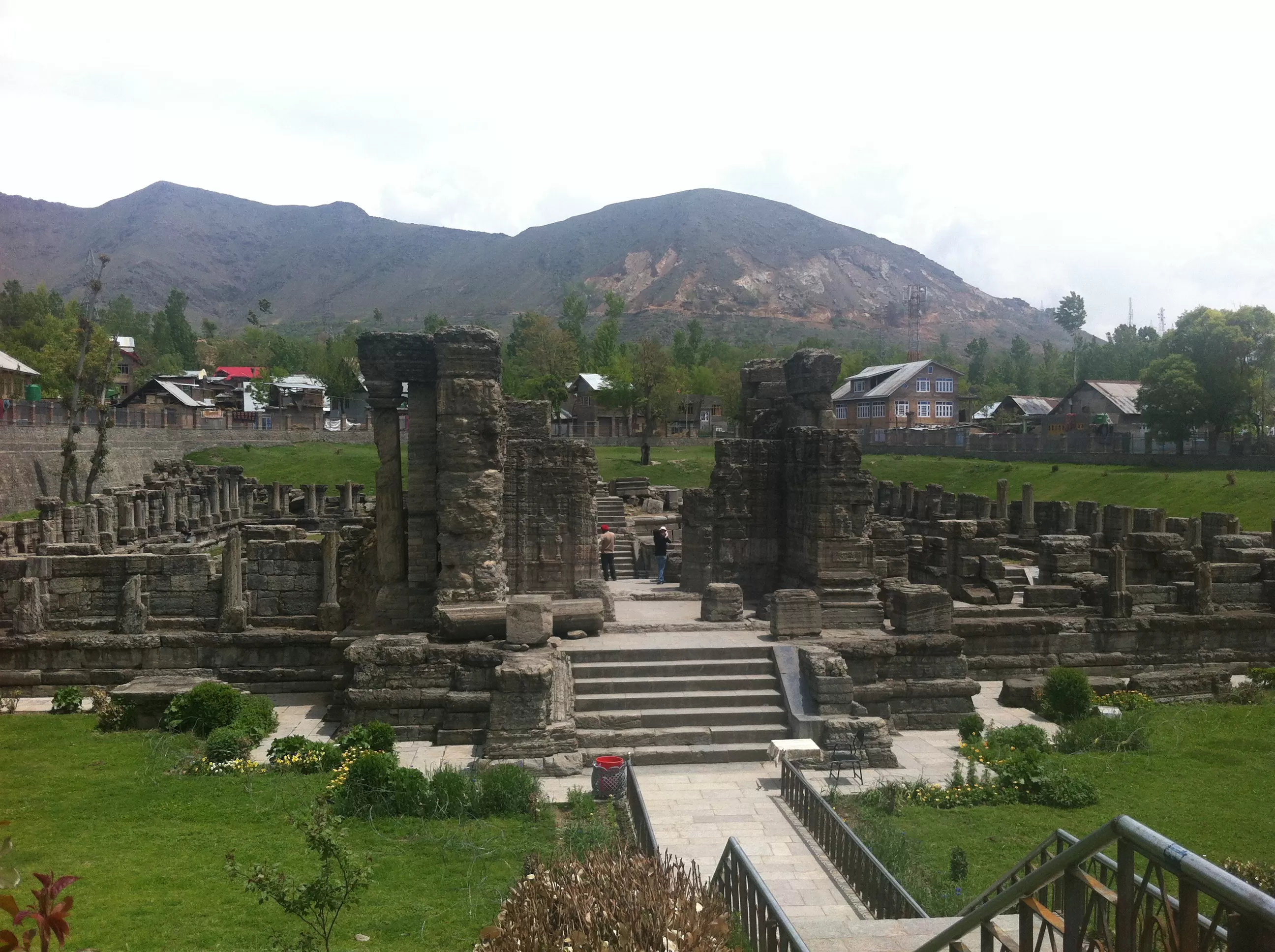 Day 4: Srinagar to Pahalgam Transfer & Sightseeing